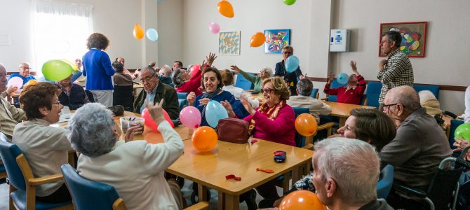 Risoterapia con globos en Párkinson Risoterapia con globos en Párkinson