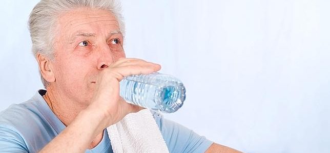 No beber suficiente líquido deteriora la salud de los mayores No beber suficiente líquido deteriora la salud de los mayores